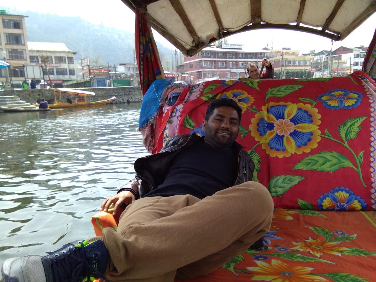 Houseboat - City Of Kashmir 호텔 Srīnagar 외부 사진